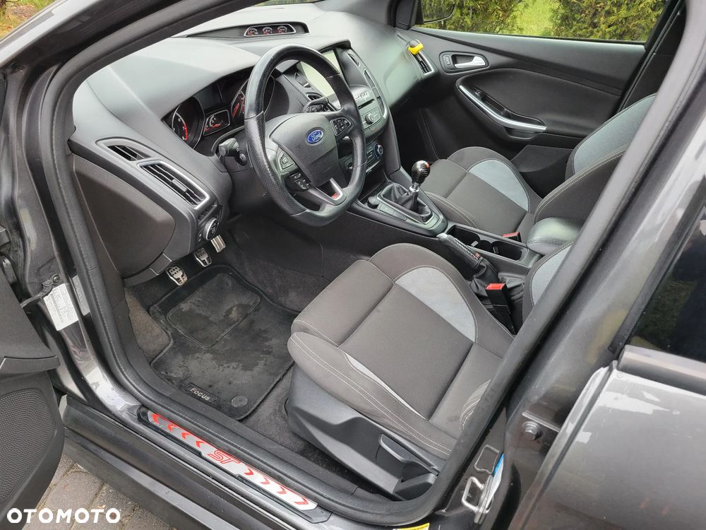Ford Focus 2.0 EcoBoost ST-2 - 12