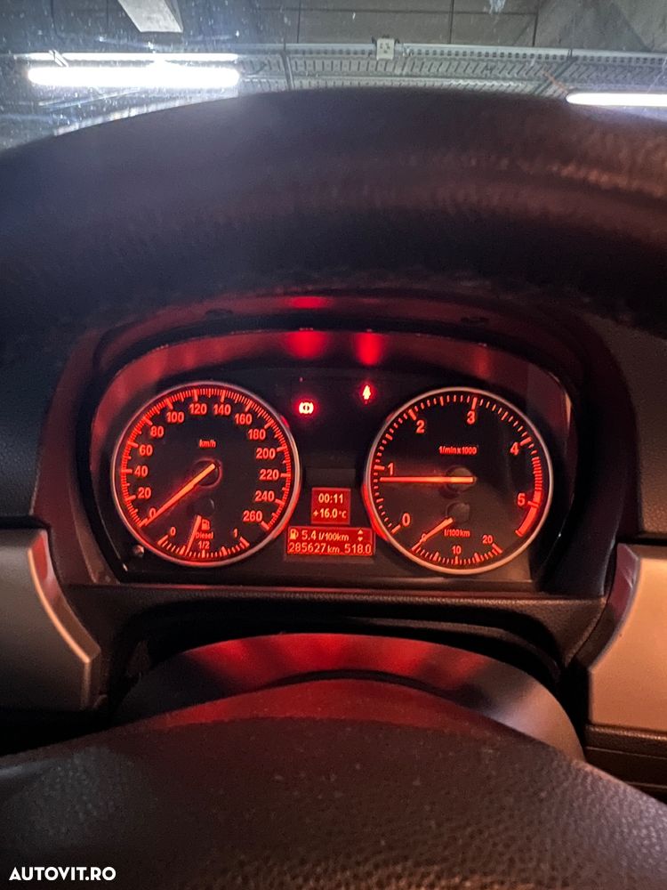 BMW Seria 3 318d DPF Touring - 6