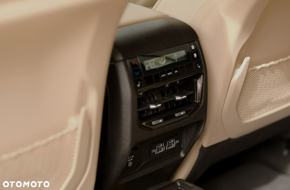 Jeep Grand Cherokee - 34