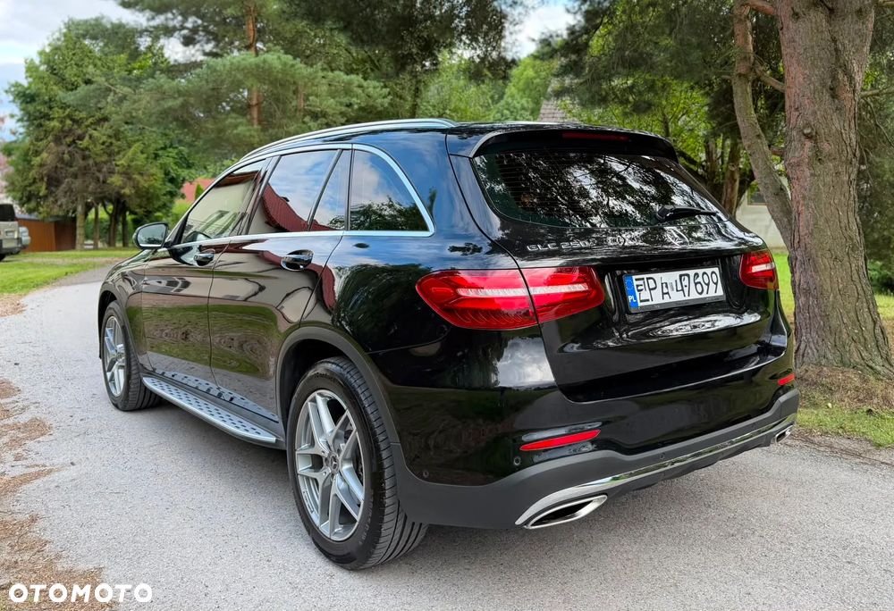 Mercedes-Benz GLC 250 4Matic 9G-TRONIC AMG Line - 10