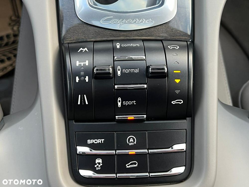 Porsche Cayenne Turbo Tiptronic S - 25