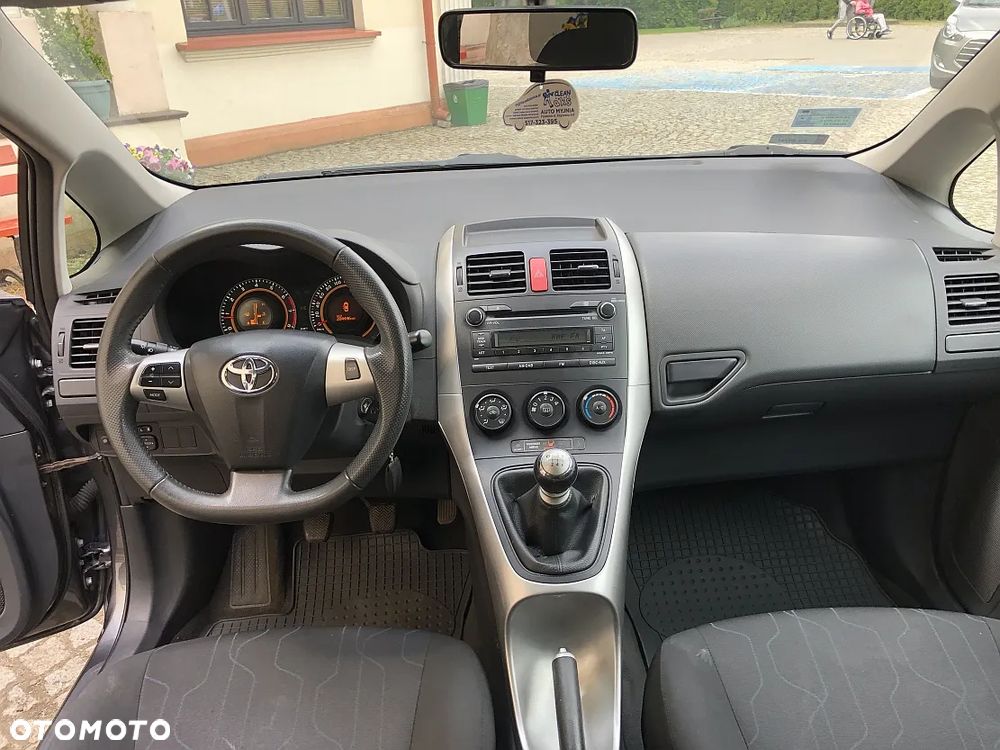 Toyota Auris - 12
