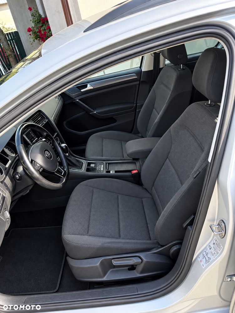 Volkswagen Golf - 6