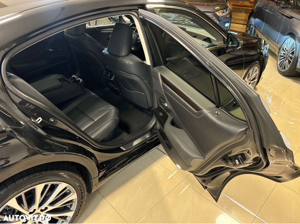 Lexus Seria ES 300h 2.5 TNGA HV 25H- 4X2 CVT Executive - 9