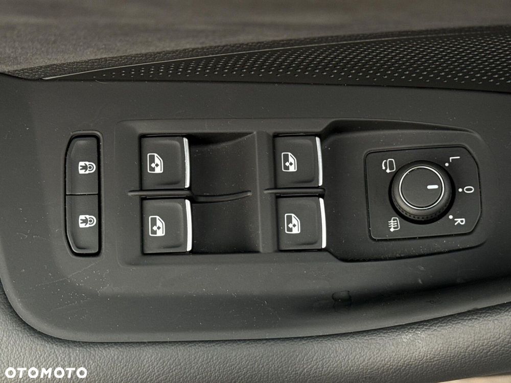 Volkswagen Passat Variant 2.0 TDI SCR 4Mot R-Line DSG - 11