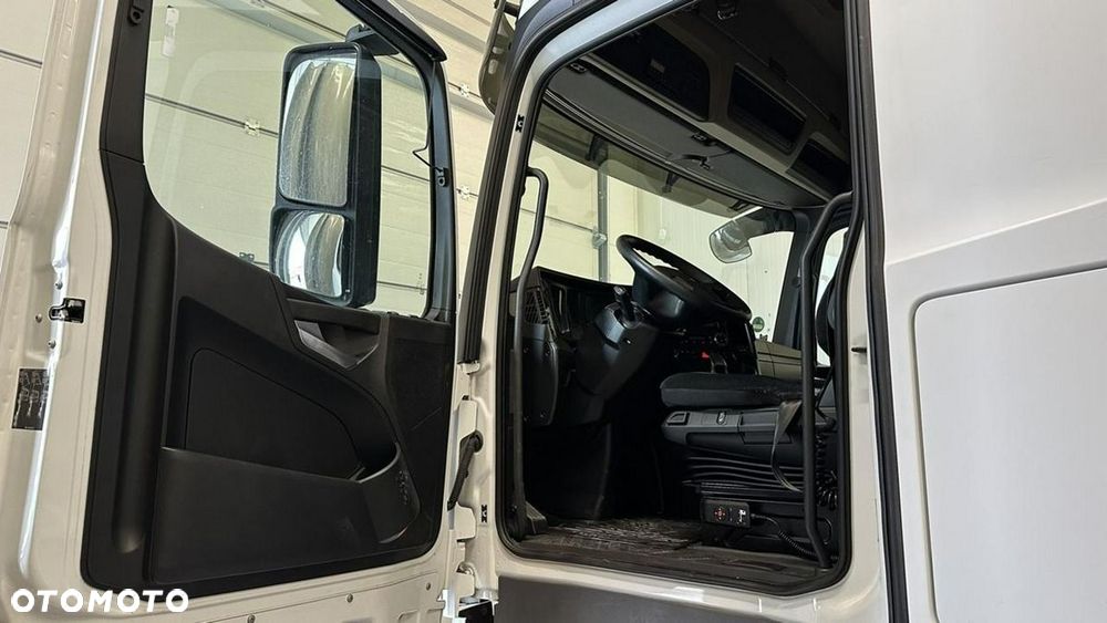 Mercedes-Benz Actros - 8