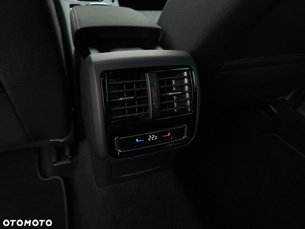 Volkswagen Passat - 24