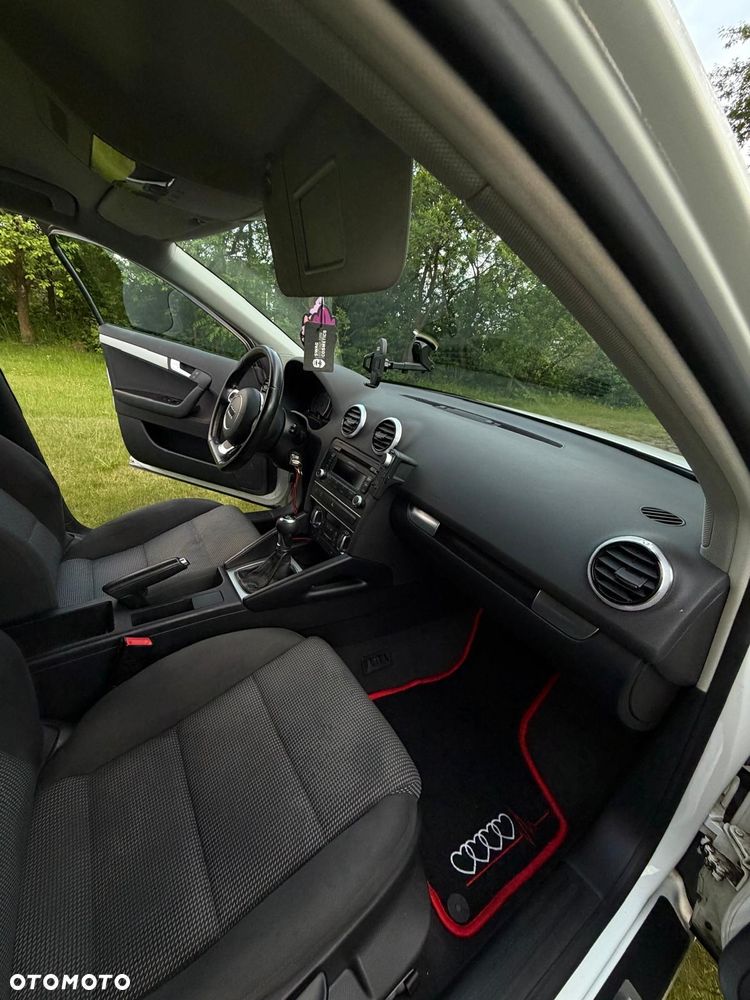 Audi A3 Sportback 1.6 TDI DPF Ambiente - 4