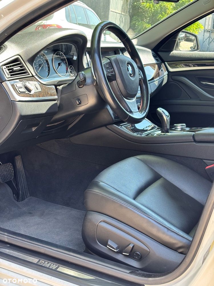 BMW Seria 5 528i xDrive Luxury Line - 13