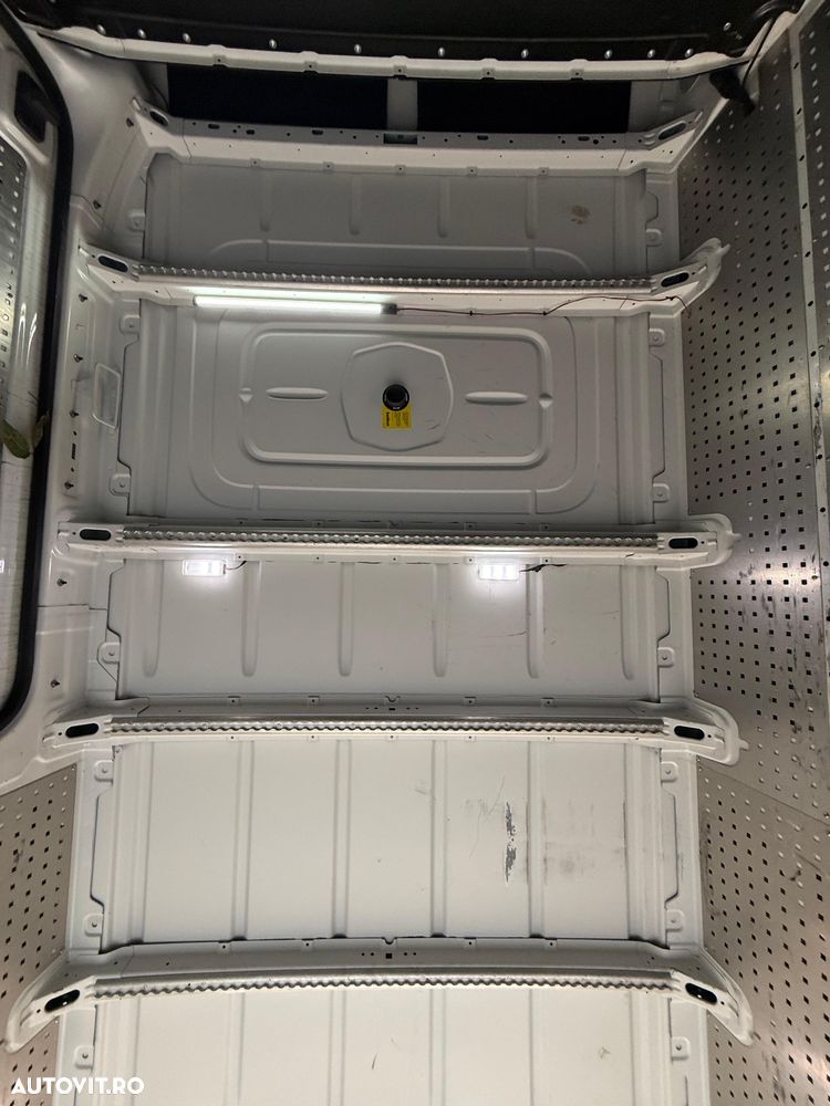 Volkswagen Crafter - 15