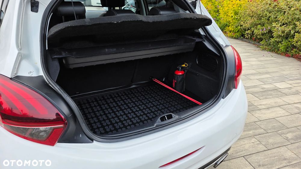Peugeot 208 - 16