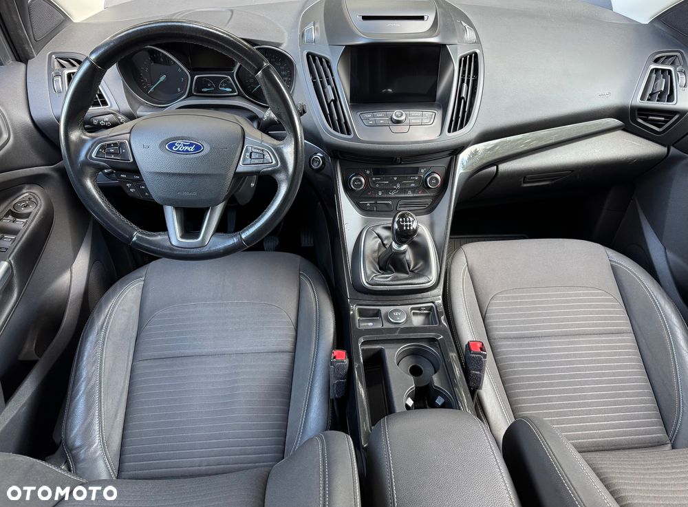 Ford Kuga - 12