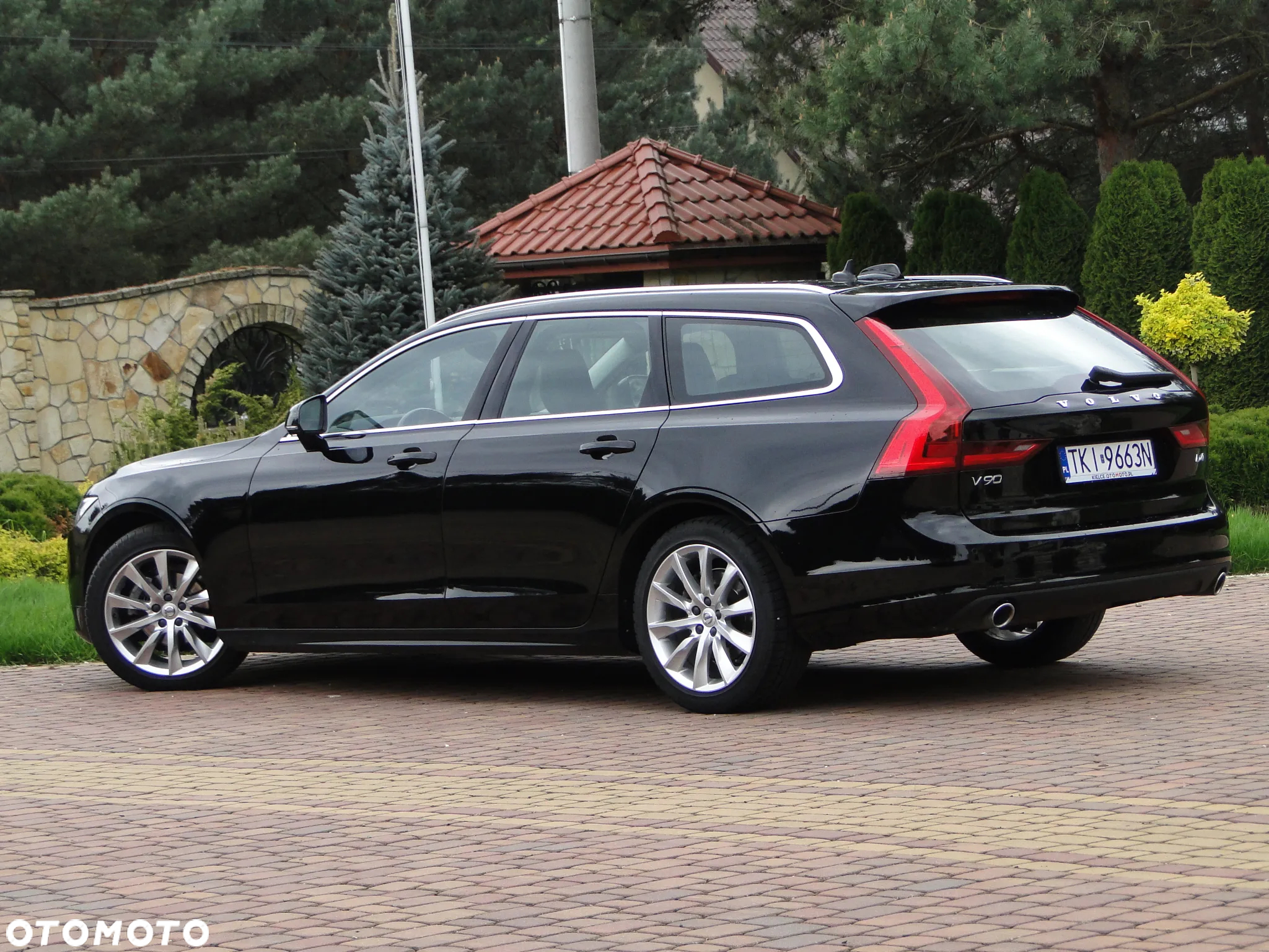 Volvo V90 D4 Momentum Pro - 10