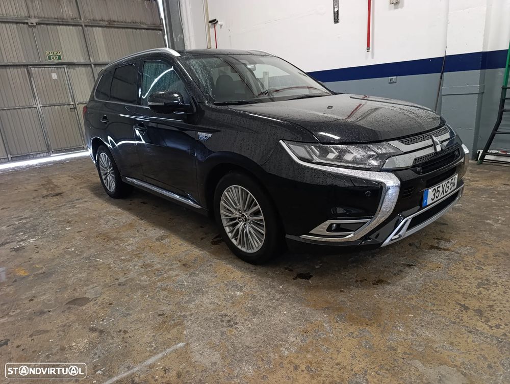 Mitsubishi Outlander - 2