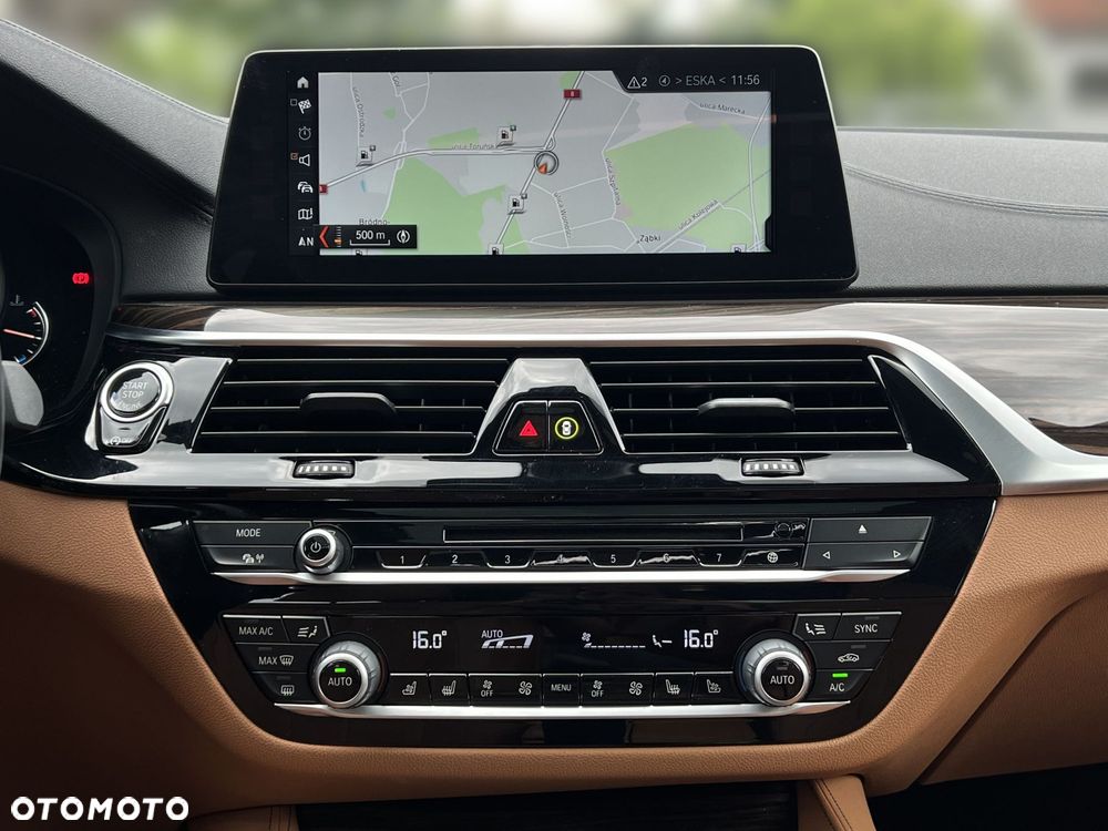 BMW Seria 5 540i xDrive - 13