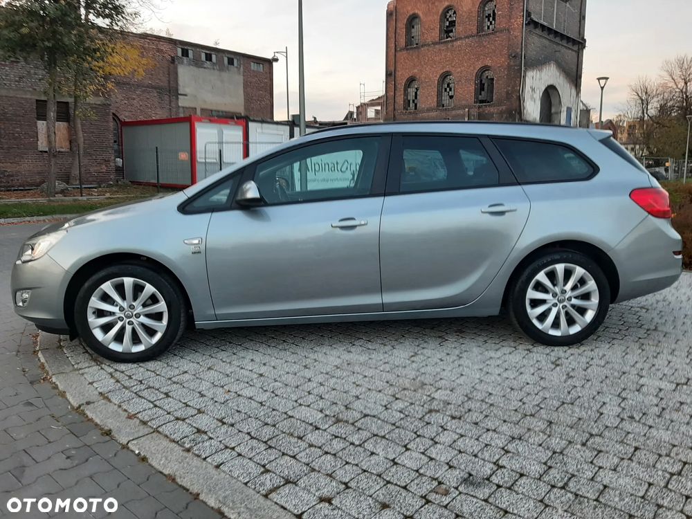 Opel Astra 2012 photo 4