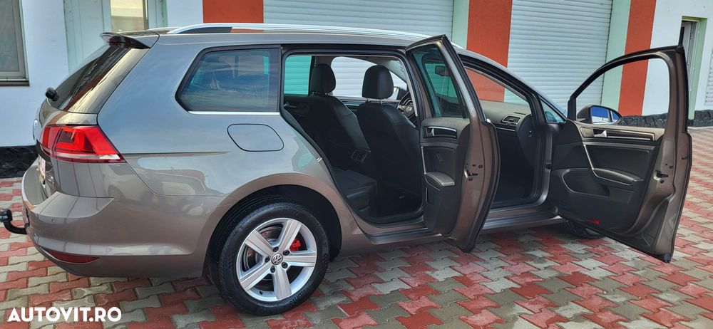 Volkswagen Golf - 22
