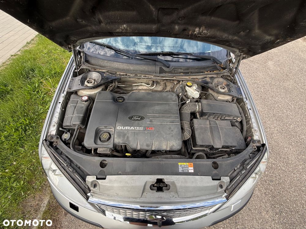 Ford Mondeo 2.0 Ghia - 21