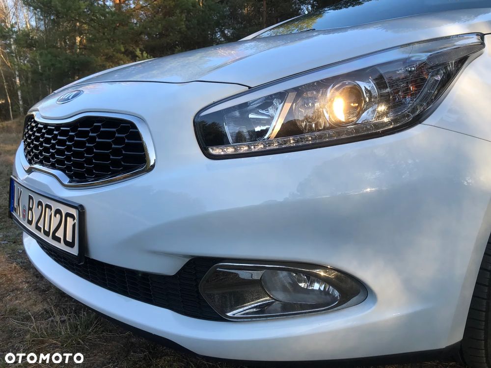 Kia Ceed 1.6 CRDi 128 Dream Team Edition - 19