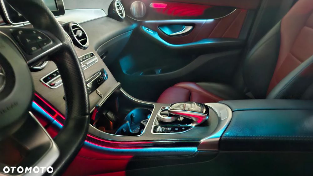 Mercedes-Benz GLC 250 4Matic 9G-TRONIC AMG Line - 30