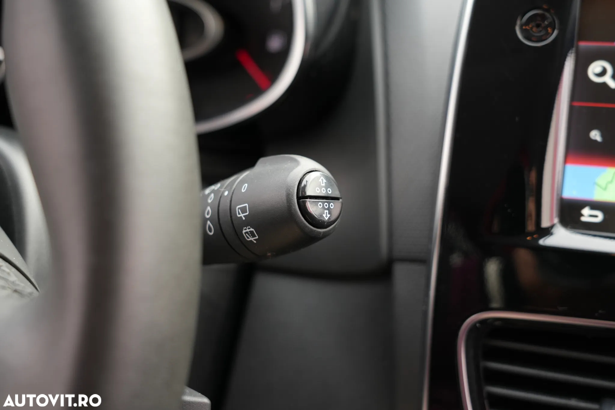Renault Clio Grandtour Energy TCe 90 Start & Stop LIMITED 2018 - 25