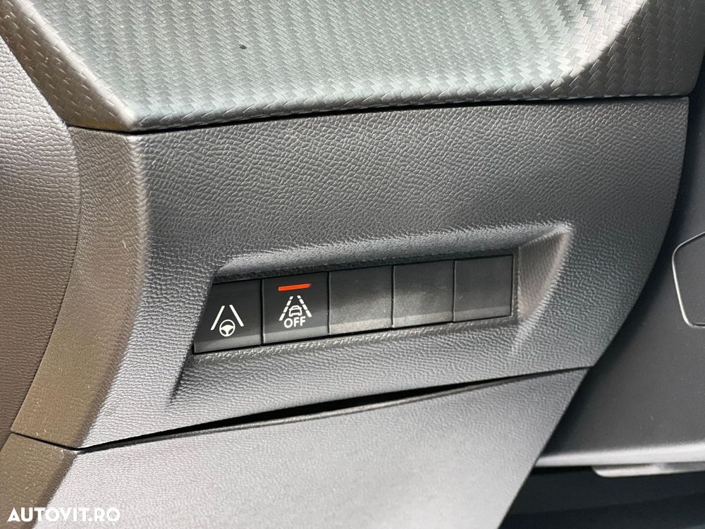 Peugeot 208 1.2 L PureTech STT EAT8 GT Line - 11