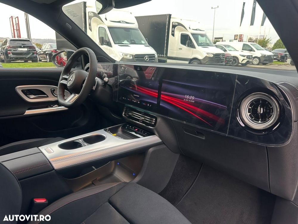 Mercedes-Benz GLB - 13