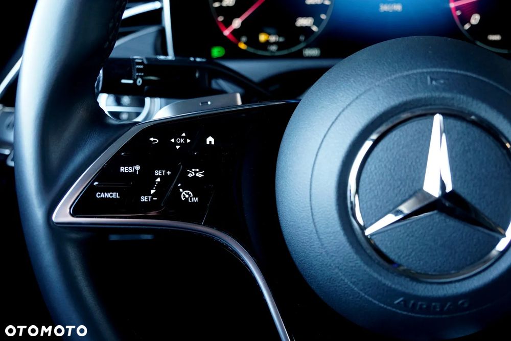 Mercedes-Benz Klasa E 200 4Matic 9G-TRONIC Edition AVANTGARDE - 32