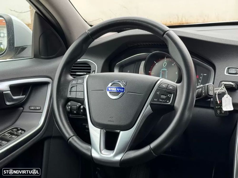 Volvo V60 1.6 D2 Momentum Eco Powershift - 17