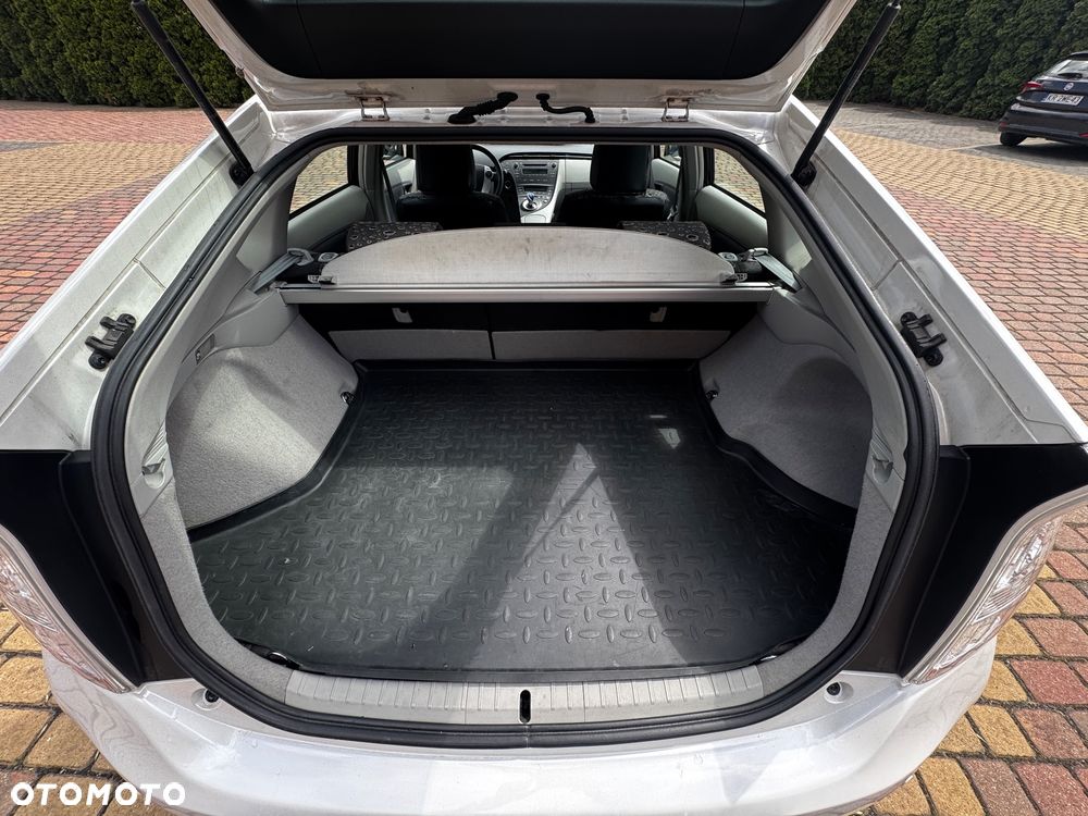 Toyota Prius 1.8 HSD Prestige - 26
