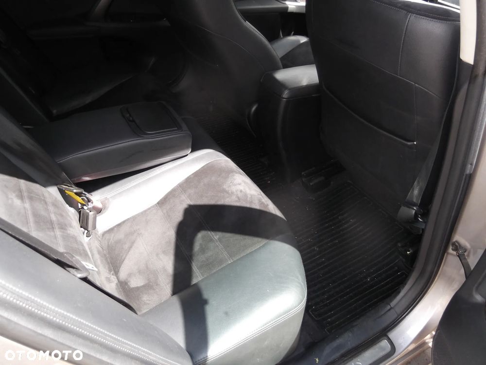 Toyota Avensis - 12