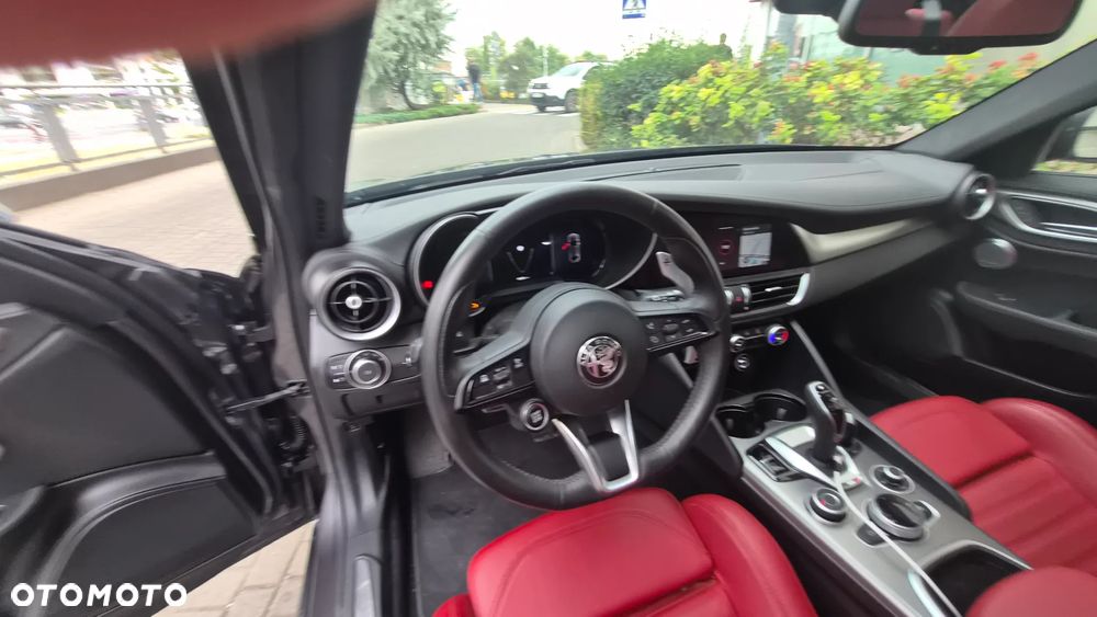 Alfa Romeo Giulia 2.0 Turbo 16V AT8-Q4 Veloce - 14