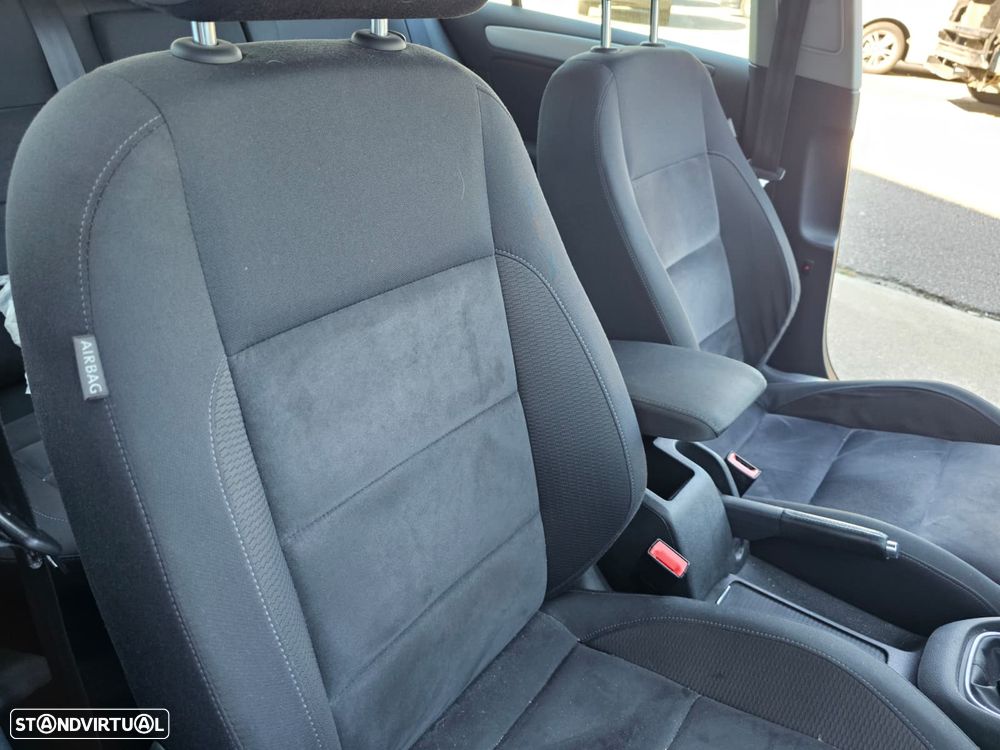 VW Golf 1.6 TDi Highline - 9