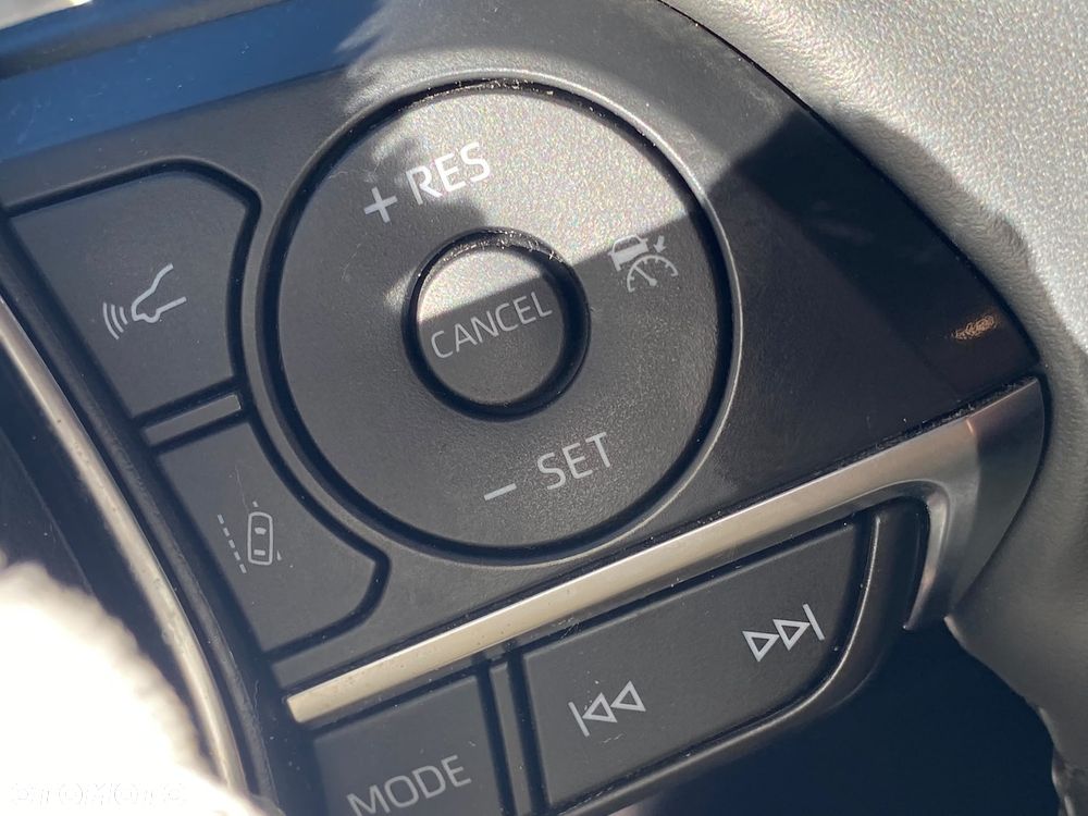 Toyota Camry 2.5 Hybrid Comfort CVT - 22