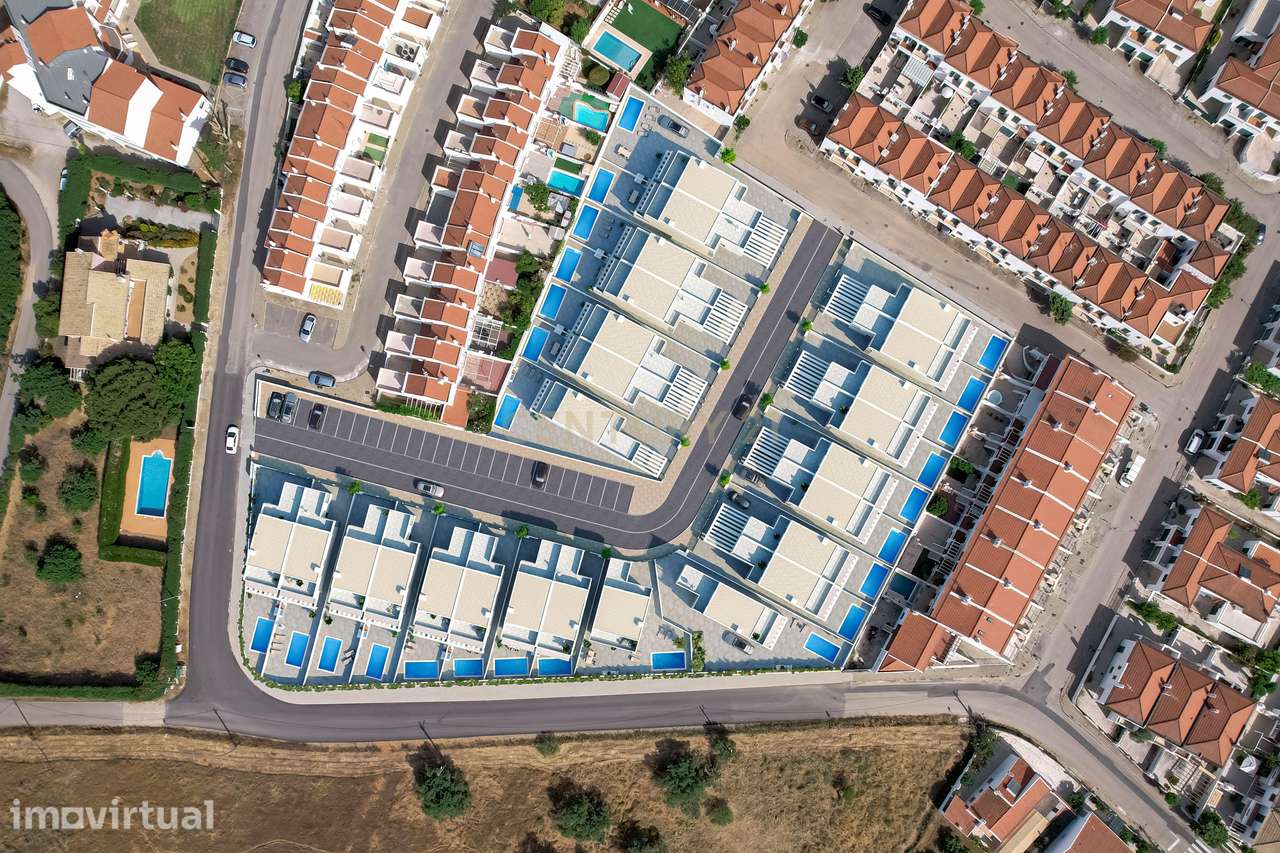 MORADIA T3+2 COM PISCINA PRIVADA A 5 MINUTOS DA PRAIA - Grande imagem: 3/43