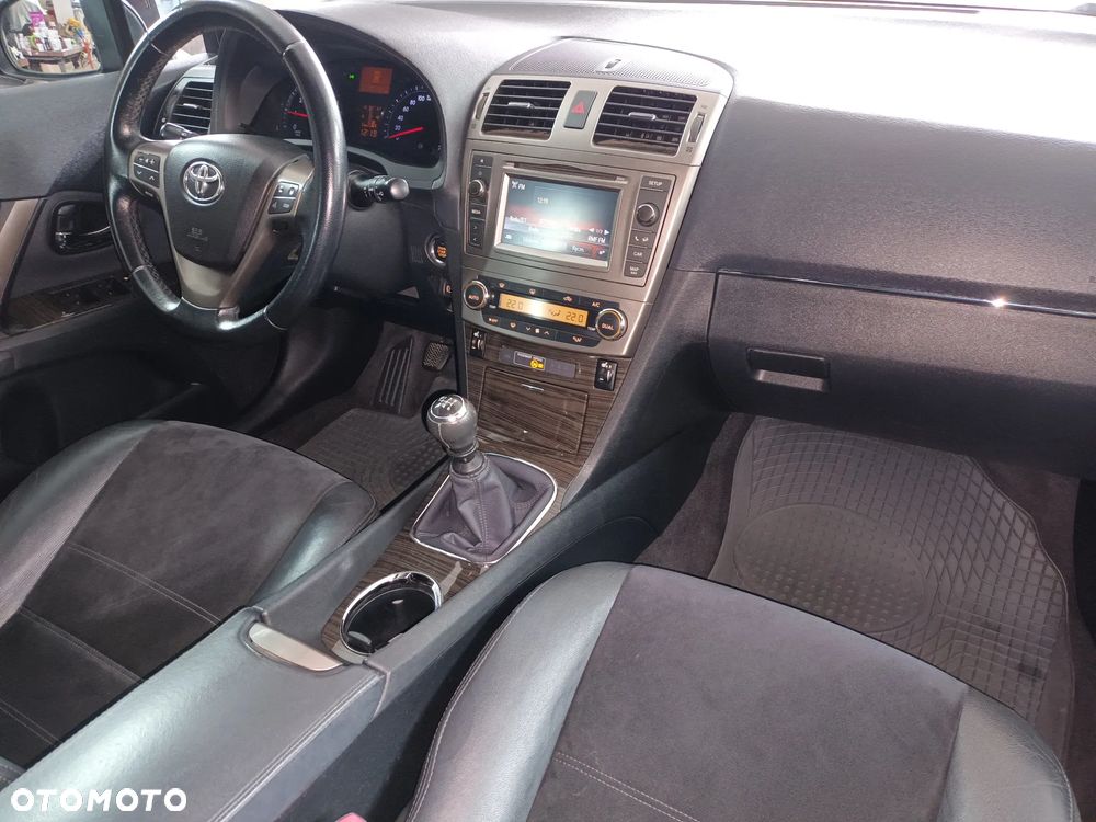 Toyota Avensis 1.8 Sol - 12