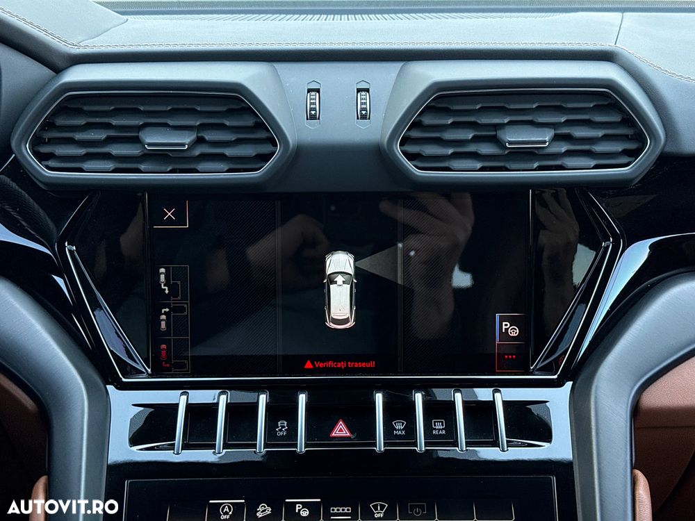 Lamborghini URUS Standard - 27