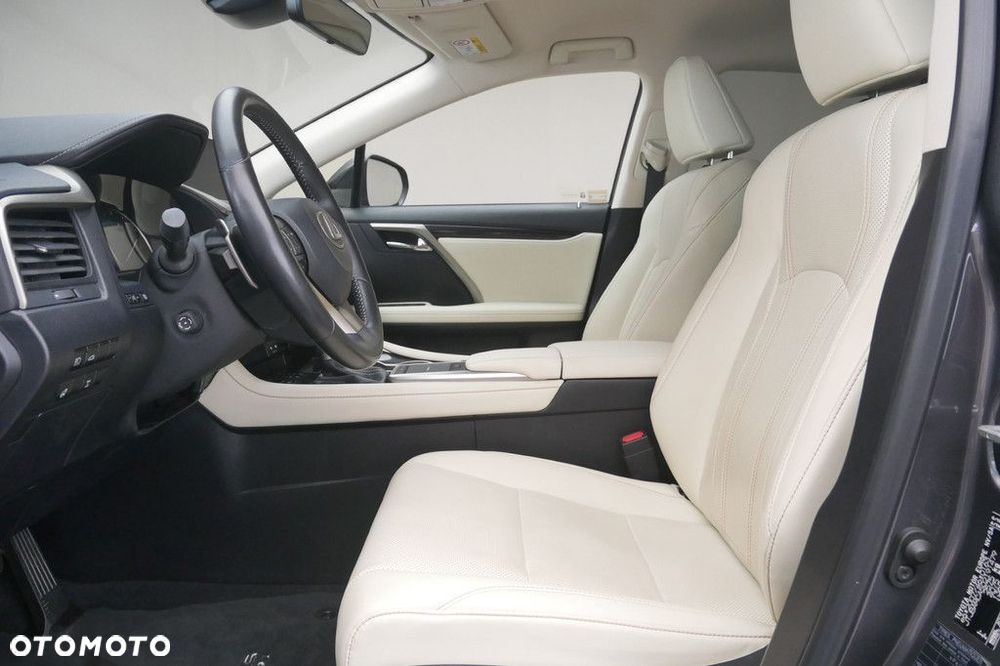 Lexus RX - 12