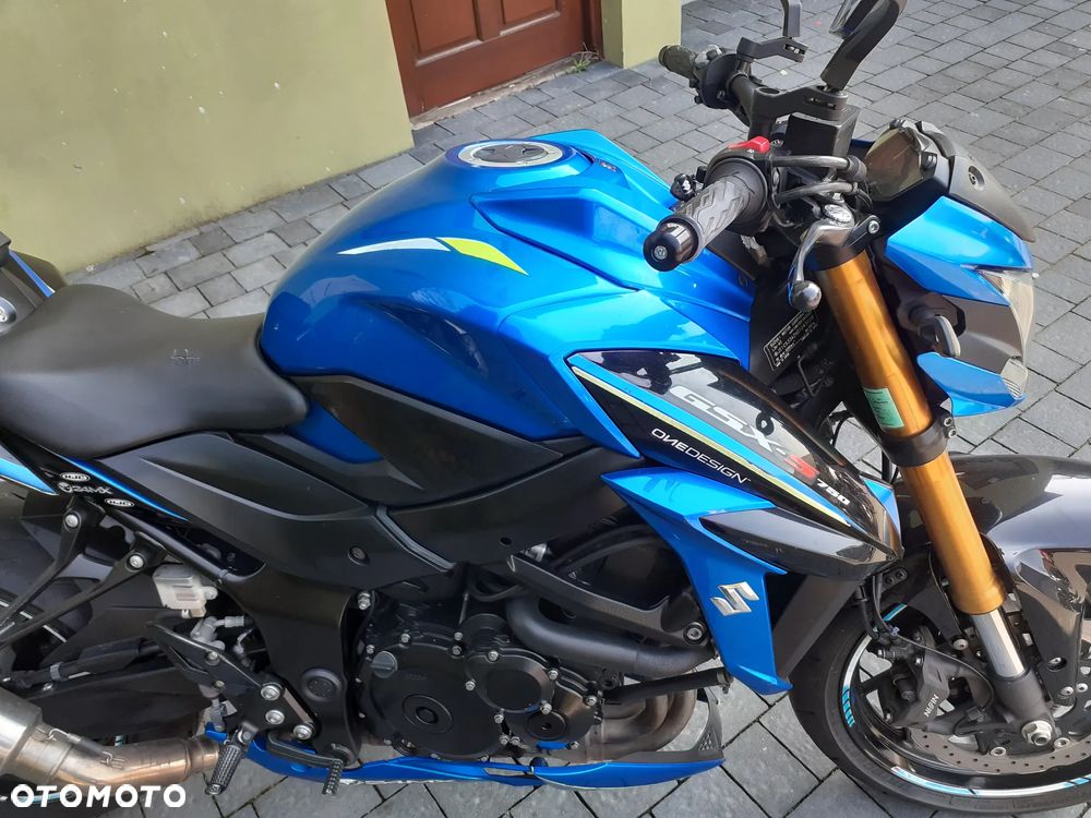 Suzuki GSX - 18