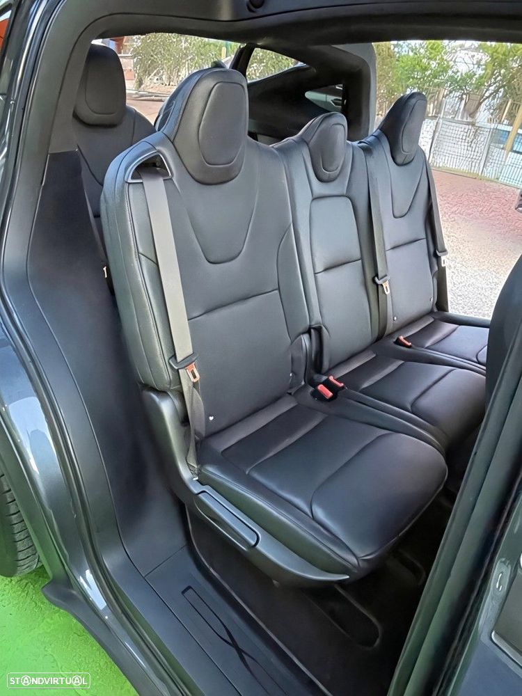 Tesla Model X 100D - 21