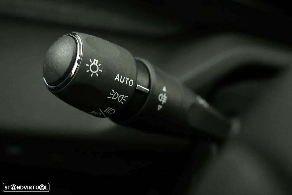 Peugeot 408 1.2 PureTech Allure EAT8 - 17