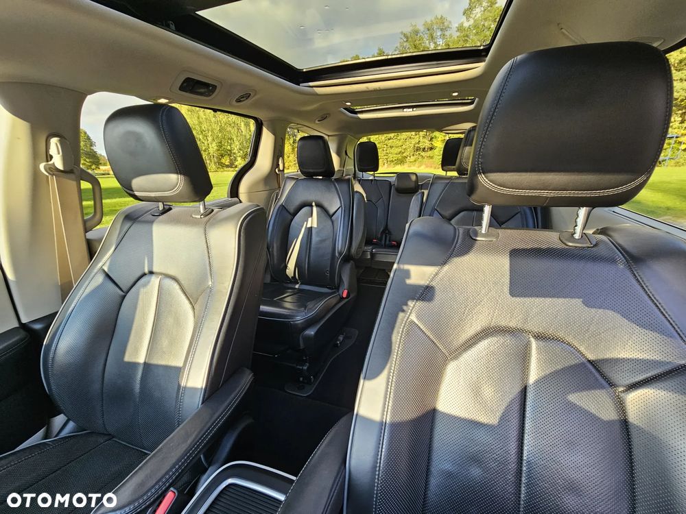 Chrysler Pacifica - 11