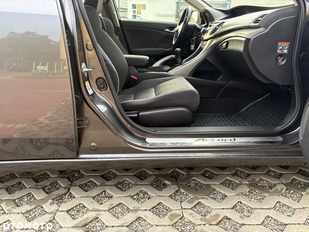 Honda Accord 2.0 Executive Nav - 32
