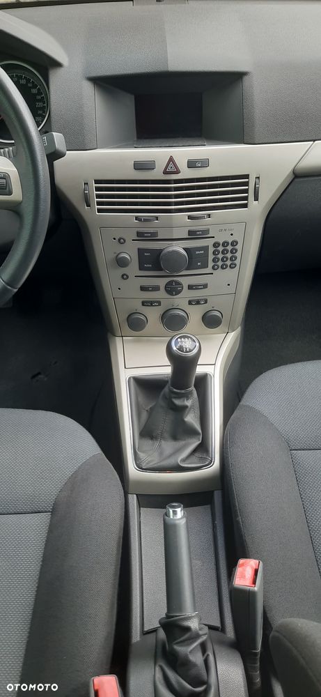 Opel Astra 1.6 Caravan - 10