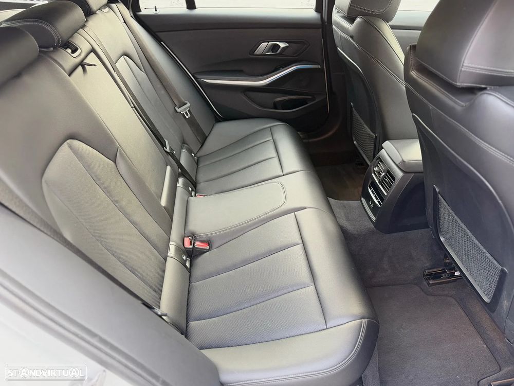 BMW 320 e Pack Desportivo M Auto - 12
