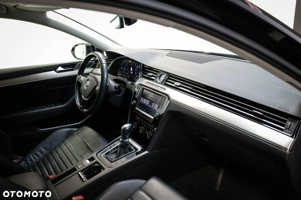 Volkswagen Passat - 11