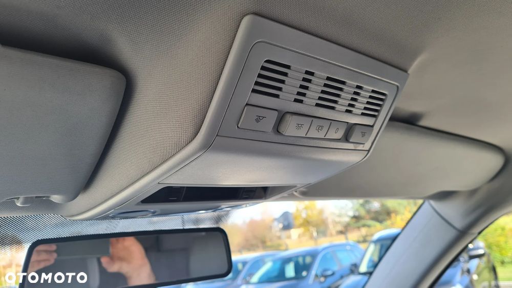 Volkswagen Caravelle - 30