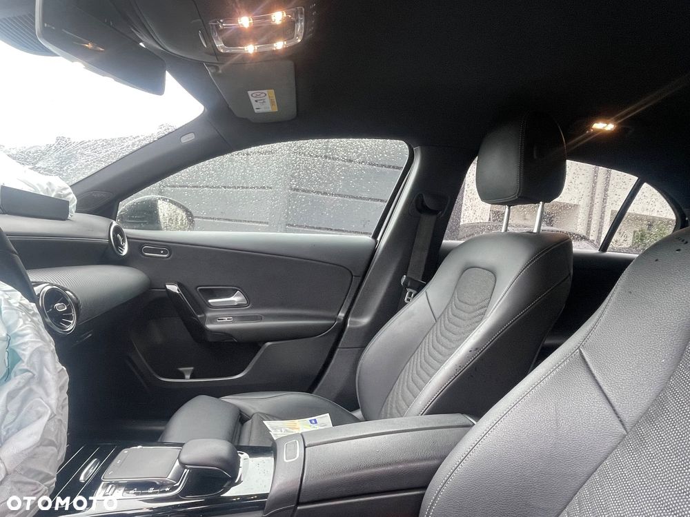 Mercedes-Benz Klasa A 180 d Progressive 7G-DCT - 32