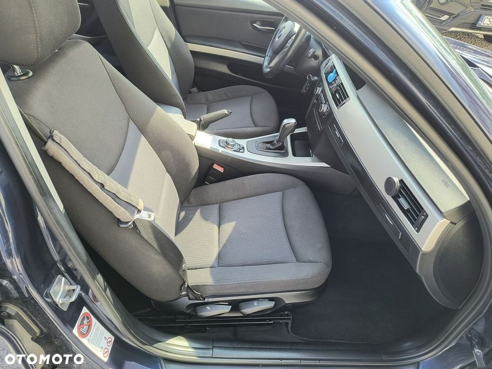 BMW Seria 3 318i - 17
