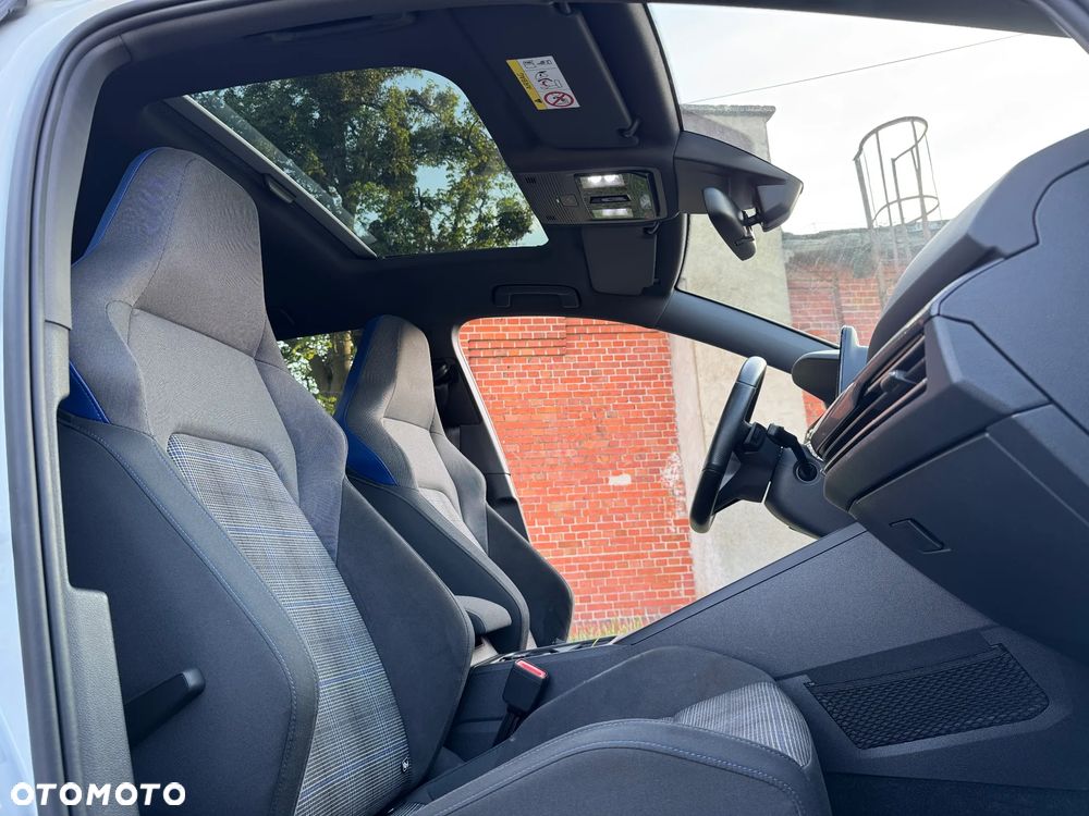 Volkswagen Golf ver-viii-1-4-tsi-plug--in-hybrid-style-dsg - 4